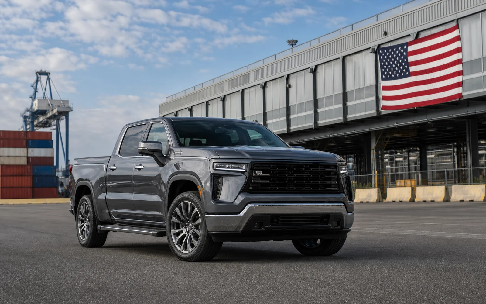 Автомобиль из США на логистической площадке